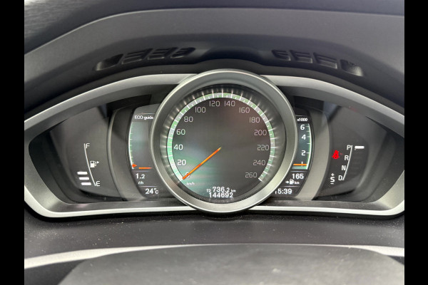 Volvo V40 1.5 T3 Polar+ Sport R-Design Panoramadak, Camera, 17''Lmv