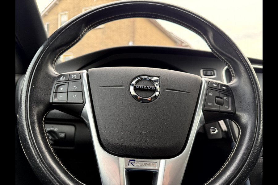 Volvo V40 1.5 T3 Polar+ Sport R-Design Panoramadak, Camera, 17''Lmv