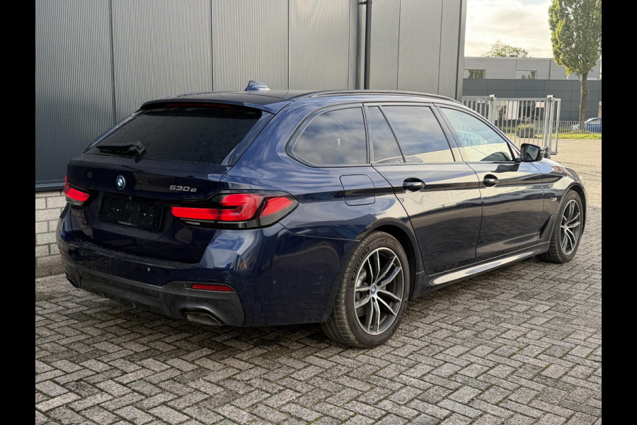 BMW 5 Serie Touring 530e High Executive M-Sport 18"/Panoramadak/Leder + memory/Stoelverwarming/Dodehoek/Keyless/Elektrische klep/Apple Carplay & Android Auto