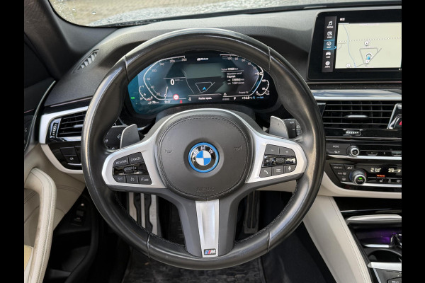 BMW 5 Serie Touring 530e High Executive M-Sport 18"/Panoramadak/Leder + memory/Stoelverwarming/Dodehoek/Keyless/Elektrische klep/Apple Carplay & Android Auto
