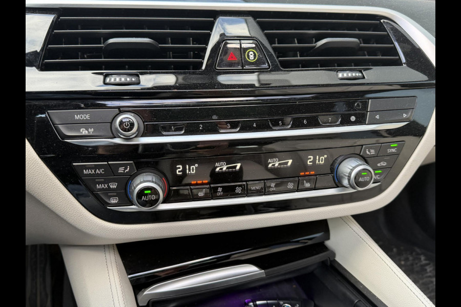 BMW 5 Serie Touring 530e High Executive M-Sport 18"/Panoramadak/Leder + memory/Stoelverwarming/Dodehoek/Keyless/Elektrische klep/Apple Carplay & Android Auto