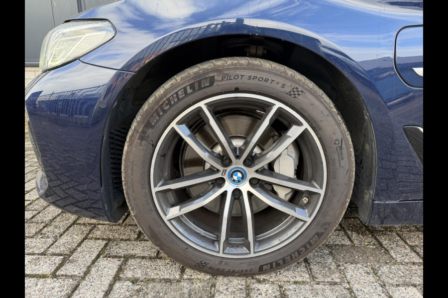 BMW 5 Serie Touring 530e High Executive M-Sport 18"/Panoramadak/Leder + memory/Stoelverwarming/Dodehoek/Keyless/Elektrische klep/Apple Carplay & Android Auto