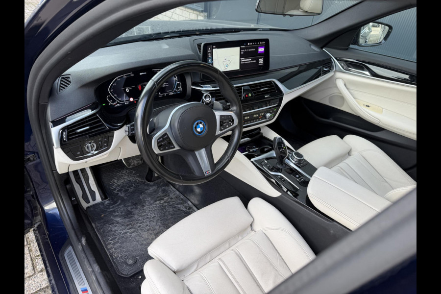 BMW 5 Serie Touring 530e High Executive M-Sport 18"/Panoramadak/Leder + memory/Stoelverwarming/Dodehoek/Keyless/Elektrische klep/Apple Carplay & Android Auto