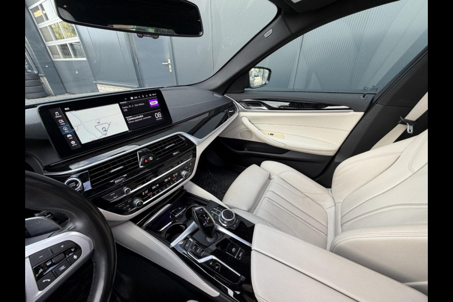 BMW 5 Serie Touring 530e High Executive M-Sport 18"/Panoramadak/Leder + memory/Stoelverwarming/Dodehoek/Keyless/Elektrische klep/Apple Carplay & Android Auto