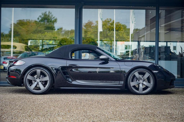 Porsche 718 Boxster 2.0 T / NL Auto / 18-Voudig / Carplay / Approved / Camera