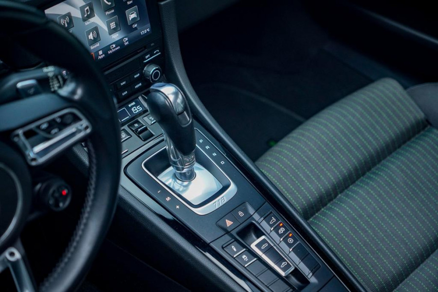 Porsche 718 Boxster 2.0 T / NL Auto / 18-Voudig / Carplay / Approved / Camera