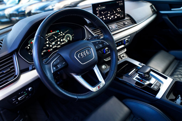 Audi Q5 55 TFSI e Quattro Competition | RS Zetels | Head-up | Trekhaak | Panorama | Facelift MMI | Adaptieve Cruise | Matrix LED |