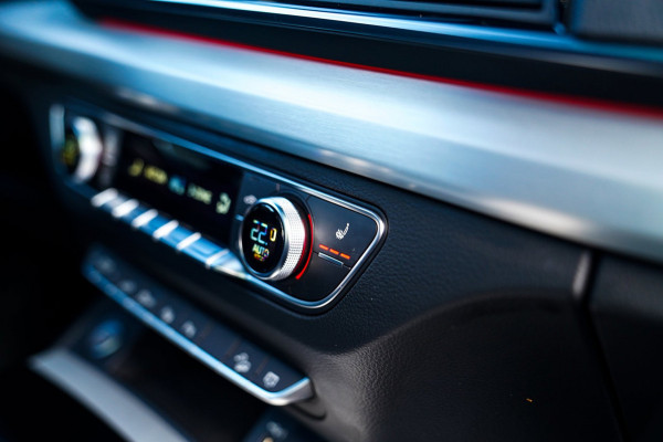 Audi Q5 55 TFSI e Quattro Competition | RS Zetels | Head-up | Trekhaak | Panorama | Facelift MMI | Adaptieve Cruise | Matrix LED |