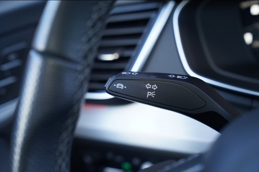 Audi Q5 55 TFSI e Quattro Competition | RS Zetels | Head-up | Trekhaak | Panorama | Facelift MMI | Adaptieve Cruise | Matrix LED |