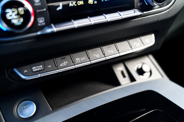 Audi Q5 55 TFSI e Quattro Competition | RS Zetels | Head-up | Trekhaak | Panorama | Facelift MMI | Adaptieve Cruise | Matrix LED |