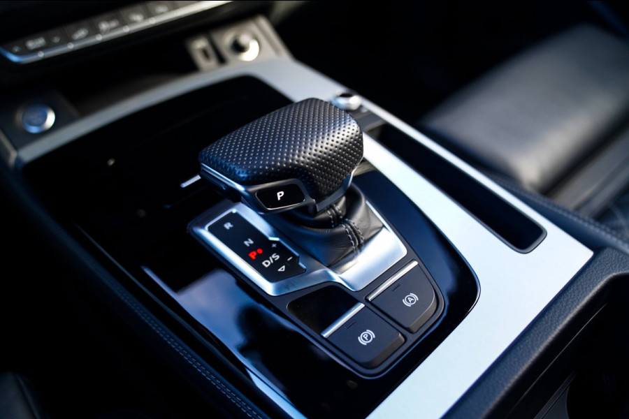 Audi Q5 55 TFSI e Quattro Competition | RS Zetels | Head-up | Trekhaak | Panorama | Facelift MMI | Adaptieve Cruise | Matrix LED |