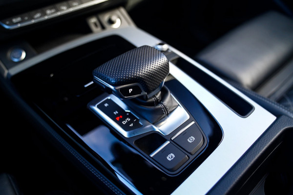 Audi Q5 55 TFSI e Quattro Competition | RS Zetels | Head-up | Trekhaak | Panorama | Facelift MMI | Adaptieve Cruise | Matrix LED |