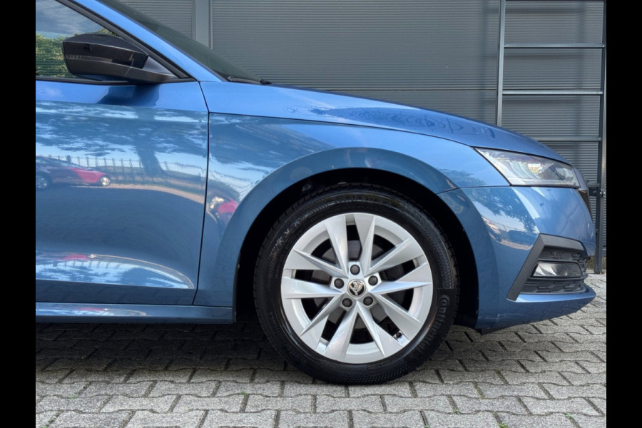 Škoda Octavia Combi 1.0 TSI Sport Business / NAP!! / ADAPTIVE / TREKHAAK / STUURVERW. / CARPLAY / SFEER / P.SENSOR V+A / KEYLESS !