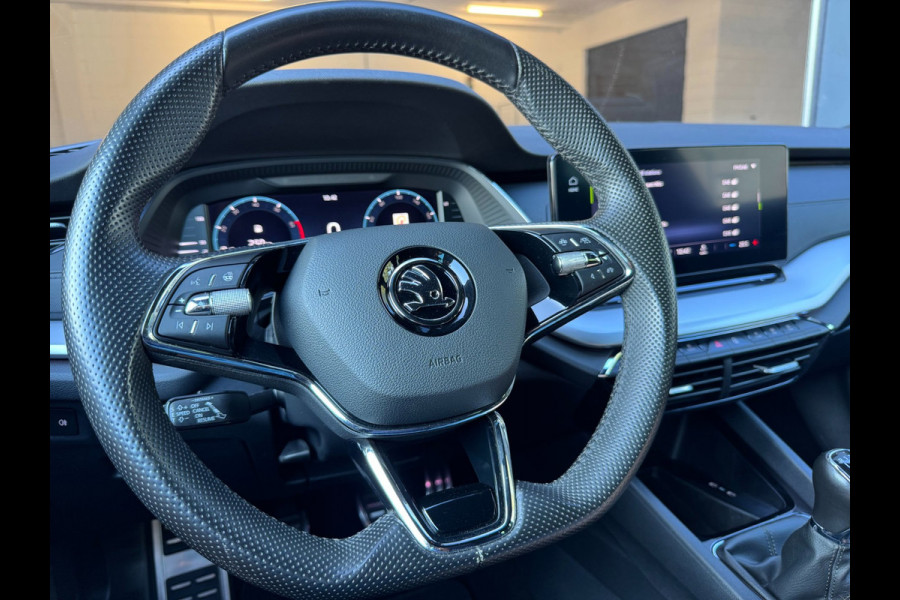Škoda Octavia Combi 1.0 TSI Sport Business / NAP!! / ADAPTIVE / TREKHAAK / STUURVERW. / CARPLAY / SFEER / P.SENSOR V+A / KEYLESS !