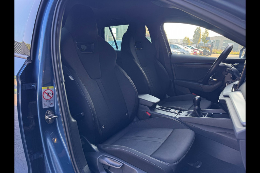 Škoda Octavia Combi 1.0 TSI Sport Business / NAP!! / ADAPTIVE / TREKHAAK / STUURVERW. / CARPLAY / SFEER / P.SENSOR V+A / KEYLESS !