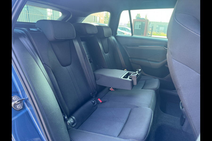 Škoda Octavia Combi 1.0 TSI Sport Business / NAP!! / ADAPTIVE / TREKHAAK / STUURVERW. / CARPLAY / SFEER / P.SENSOR V+A / KEYLESS !