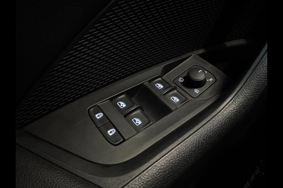 Škoda Octavia Combi 1.0 TSI Sport Business / NAP!! / ADAPTIVE / TREKHAAK / STUURVERW. / CARPLAY / SFEER / P.SENSOR V+A / KEYLESS !