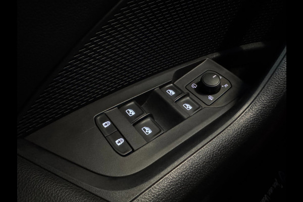 Škoda Octavia Combi 1.0 TSI Sport Business / NAP!! / ADAPTIVE / TREKHAAK / STUURVERW. / CARPLAY / SFEER / P.SENSOR V+A / KEYLESS !