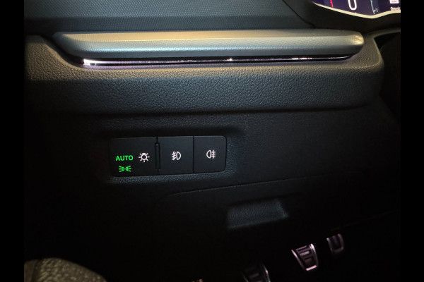 Škoda Octavia Combi 1.0 TSI Sport Business / NAP!! / ADAPTIVE / TREKHAAK / STUURVERW. / CARPLAY / SFEER / P.SENSOR V+A / KEYLESS !