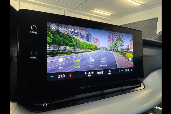 Škoda Octavia Combi 1.0 TSI Sport Business / NAP!! / ADAPTIVE / TREKHAAK / STUURVERW. / CARPLAY / SFEER / P.SENSOR V+A / KEYLESS !