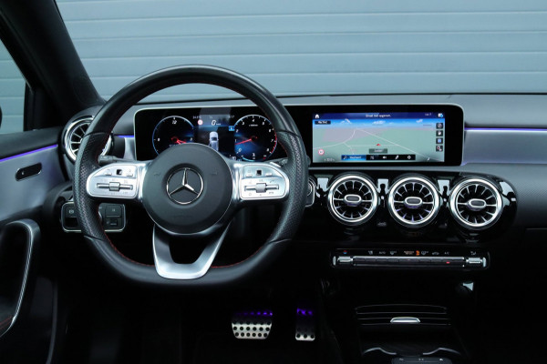 Mercedes-Benz A-Klasse 250 Pano / AMG Pakket / sfeerverlichting / Carplay