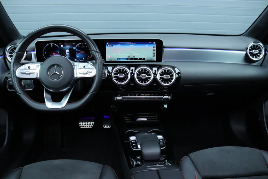 Mercedes-Benz A-Klasse 250 Pano / AMG Pakket / sfeerverlichting / Carplay