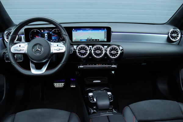 Mercedes-Benz A-Klasse 250 Pano / AMG Pakket / sfeerverlichting / Carplay