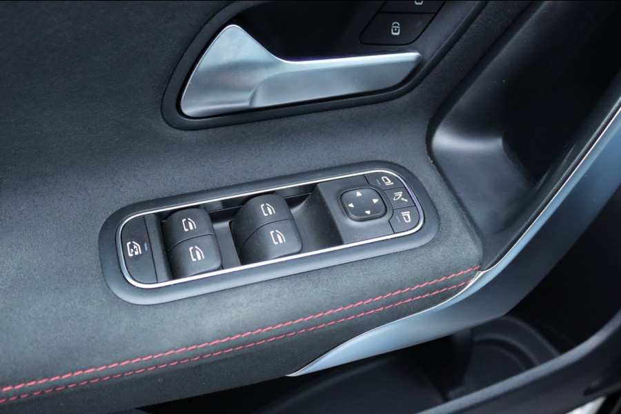 Mercedes-Benz A-Klasse 250 Pano / AMG Pakket / sfeerverlichting / Carplay