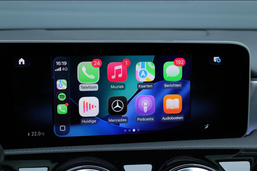 Mercedes-Benz A-Klasse 250 Pano / AMG Pakket / sfeerverlichting / Carplay