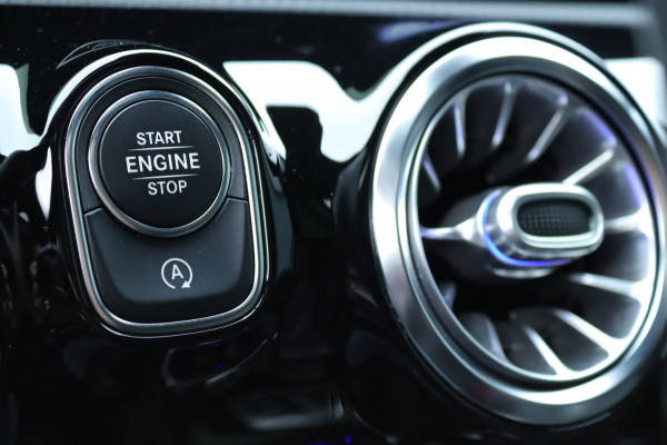 Mercedes-Benz A-Klasse 250 Pano / AMG Pakket / sfeerverlichting / Carplay