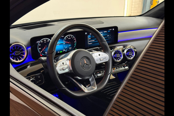 Mercedes-Benz A-Klasse 250 e AMG Line | Stoelverwarming | Alcantara | Panorama dak | Carplay | Head-Up | Multibeam LED |Keyless Go