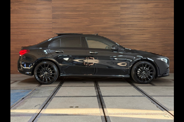 Mercedes-Benz A-Klasse 250 e AMG Line | Stoelverwarming | Alcantara | Panorama dak | Carplay | Head-Up | Multibeam LED |Keyless Go