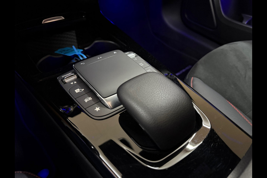 Mercedes-Benz A-Klasse 250 e AMG Line | Stoelverwarming | Alcantara | Panorama dak | Carplay | Head-Up | Multibeam LED |Keyless Go