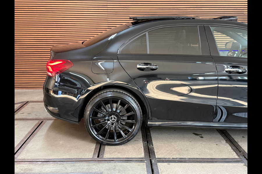 Mercedes-Benz A-Klasse 250 e AMG Line | Stoelverwarming | Alcantara | Panorama dak | Carplay | Head-Up | Multibeam LED |Keyless Go