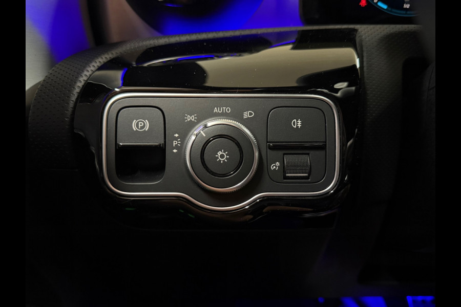 Mercedes-Benz A-Klasse 250 e AMG Line | Stoelverwarming | Alcantara | Panorama dak | Carplay | Head-Up | Multibeam LED |Keyless Go