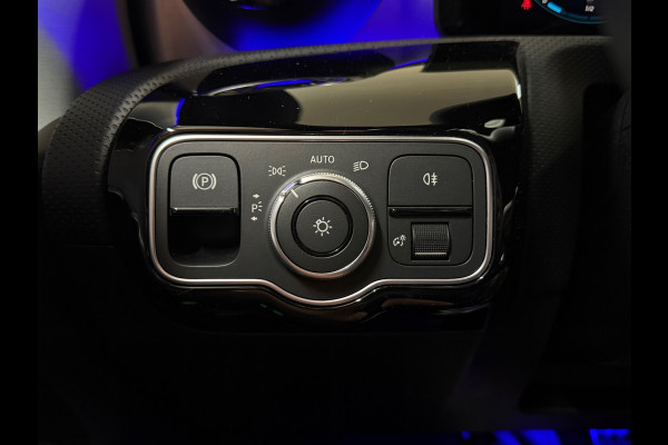Mercedes-Benz A-Klasse 250 e AMG Line | Stoelverwarming | Alcantara | Panorama dak | Carplay | Head-Up | Multibeam LED |Keyless Go