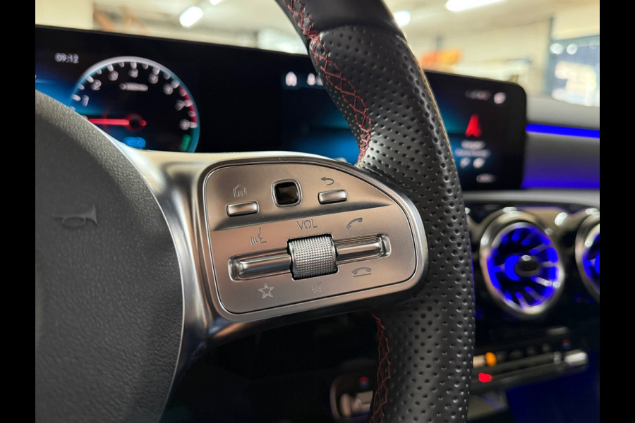 Mercedes-Benz A-Klasse 250 e AMG Line | Stoelverwarming | Alcantara | Panorama dak | Carplay | Head-Up | Multibeam LED |Keyless Go