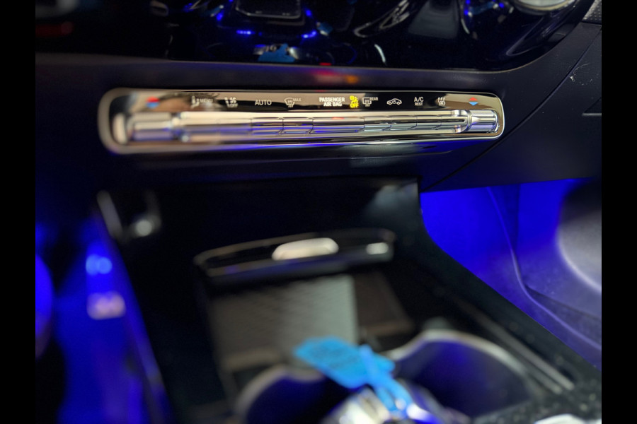 Mercedes-Benz A-Klasse 250 e AMG Line | Stoelverwarming | Alcantara | Panorama dak | Carplay | Head-Up | Multibeam LED |Keyless Go
