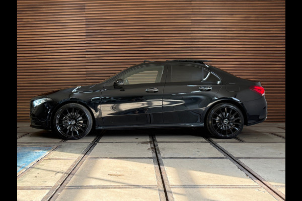 Mercedes-Benz A-Klasse 250 e AMG Line | Stoelverwarming | Alcantara | Panorama dak | Carplay | Head-Up | Multibeam LED |Keyless Go