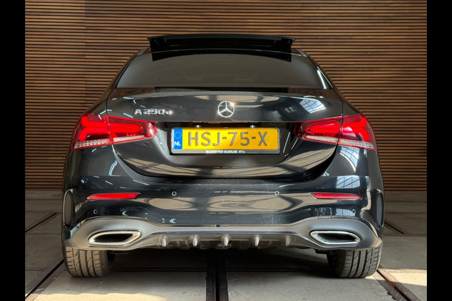 Mercedes-Benz A-Klasse 250 e AMG Line | Stoelverwarming | Alcantara | Panorama dak | Carplay | Head-Up | Multibeam LED |Keyless Go