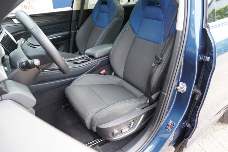 Lynk & Co 01 1.5|Prijs incl. 12 mnd garantie| PDC Panoramadak LMV Navi Apple carplay/Android auto Camera
