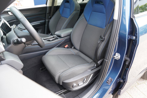Lynk & Co 01 1.5|Prijs incl. 12 mnd garantie| PDC Panoramadak LMV Navi Apple carplay/Android auto Camera