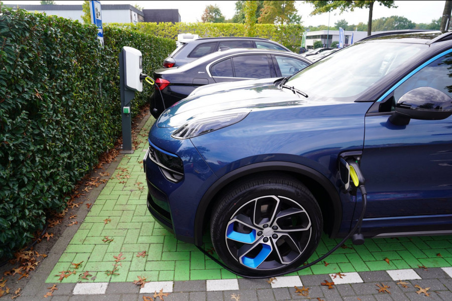 Lynk & Co 01 1.5|Prijs incl. 12 mnd garantie| PDC Panoramadak LMV Navi Apple carplay/Android auto Camera