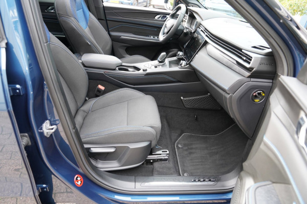 Lynk & Co 01 1.5|Prijs incl. 12 mnd garantie| PDC Panoramadak LMV Navi Apple carplay/Android auto Camera