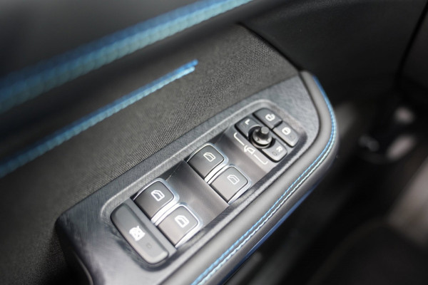 Lynk & Co 01 1.5|Prijs incl. 12 mnd garantie| PDC Panoramadak LMV Navi Apple carplay/Android auto Camera