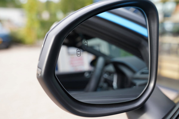 Lynk & Co 01 1.5|Prijs incl. 12 mnd garantie| PDC Panoramadak LMV Navi Apple carplay/Android auto Camera