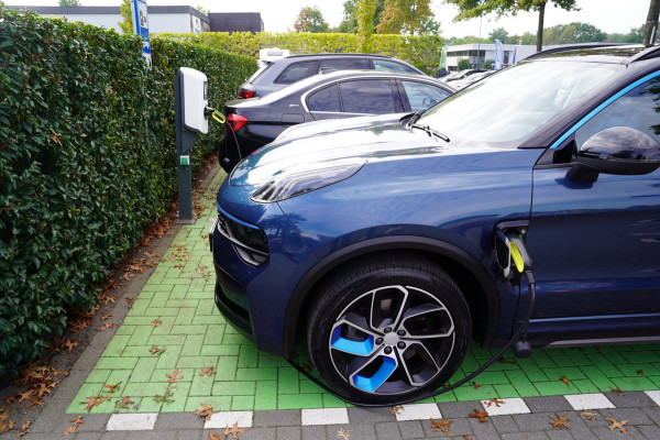 Lynk & Co 01 1.5|Prijs incl. 12 mnd garantie| PDC Panoramadak LMV Navi Apple carplay/Android auto Camera
