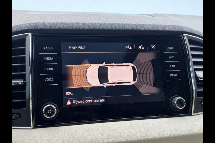 Škoda Karoq 1.5 TSI ACT Style Business Trekhaak Pano Leer Adap.Cruise Memory Camera VOL!