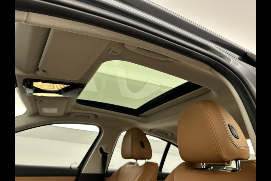 BMW 3-serie 330e 292PK High Exe. Schuif-kanteldak/Leder/M-sport-stoelen
