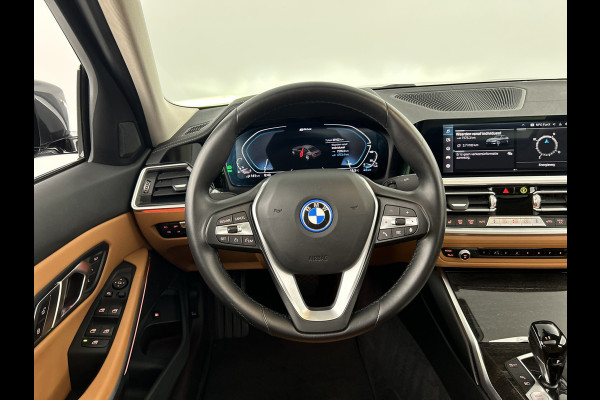 BMW 3-serie 330e 292PK High Exe. Schuif-kanteldak/Leder/M-sport-stoelen